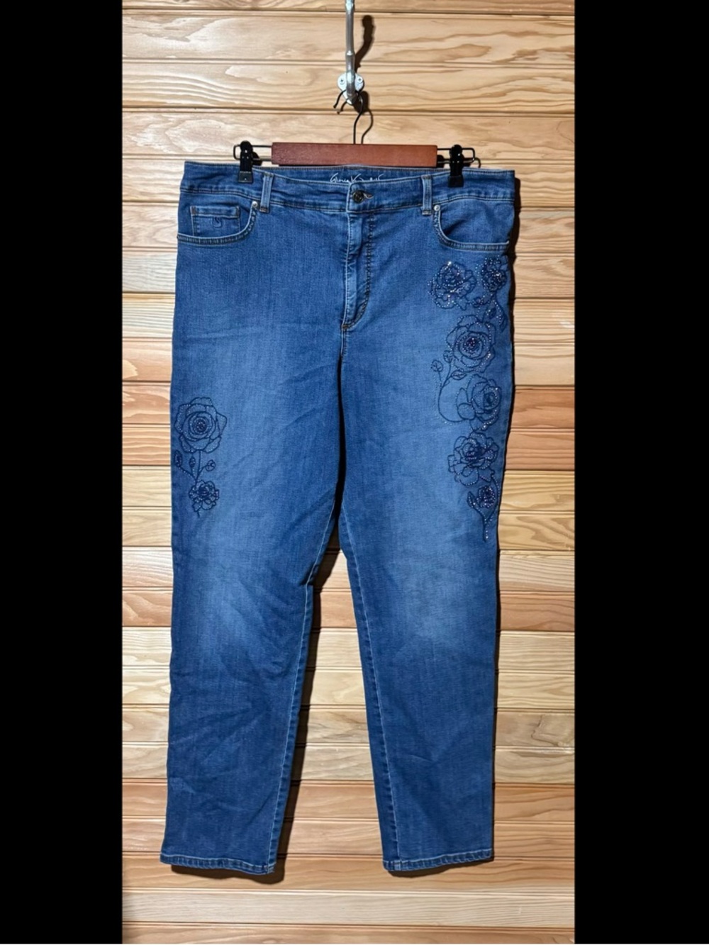 Gloria Vanderbilt Dark Blue Straight-Leg Jeans with Floral Embroidery